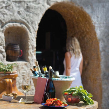 La grotta del vino ai Giardini Poseidon