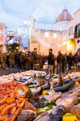 Vigilia di Natale e mercato del pesce a Forio isola d'Ischia